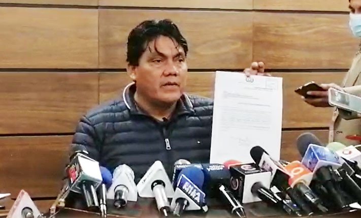 Héctor Arce en conferencia de prensa sobre corrupción en Obras Públicas