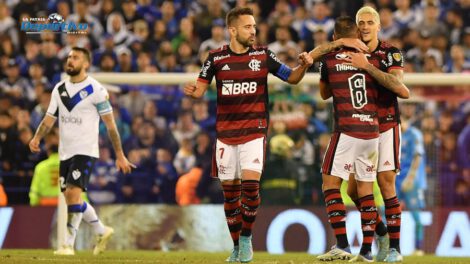 Celebran los jugadores del Flamengo tras clasificar a la final de Copa Libertadores