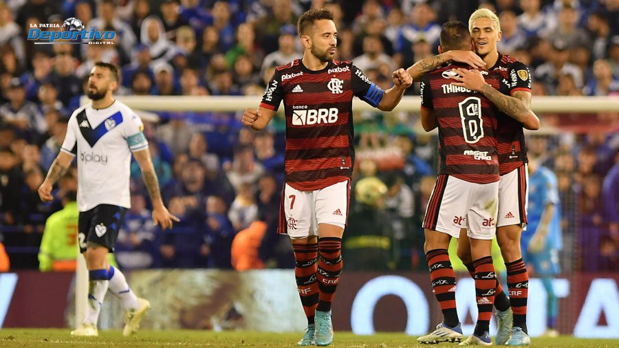 Celebran los jugadores del Flamengo tras clasificar a la final de Copa Libertadores