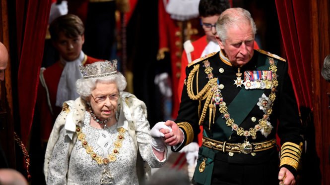 Carlos III proclamado rey de Inglaterra