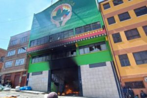 Mercado ilegal de coca en La Paz