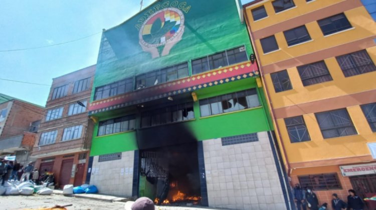 Mercado ilegal de coca en La Paz