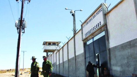 Traslado de reos por extorsión en Chonchocoro