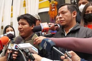 Simpatizantes de Evo Morales piden a Del Castillo y Lima dar un paso al costado