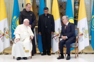 Papa Francisco en Kazajistán para una cumbre interreligiosa