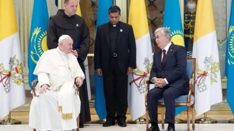 Papa Francisco en Kazajistán para una cumbre interreligiosa