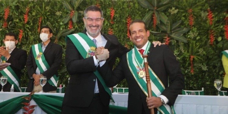 Gobernación de Santa Cruz destina dinero de vacunas a compra de computadoras y vehículos