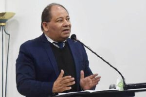 Carlos Romero insinúa que Del Castillo sacó la palabra cáncer del celular perdido de Evo