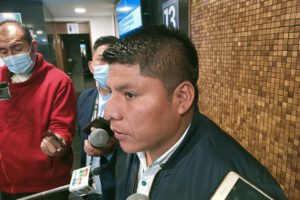 Evaluación de ministerios por el senador Loza