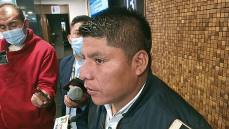 Evaluación de ministerios por el senador Loza