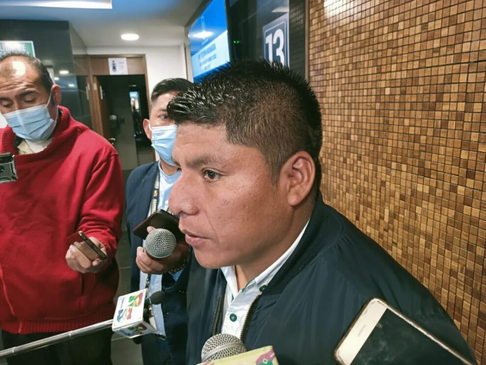 Evaluación de ministerios por el senador Loza