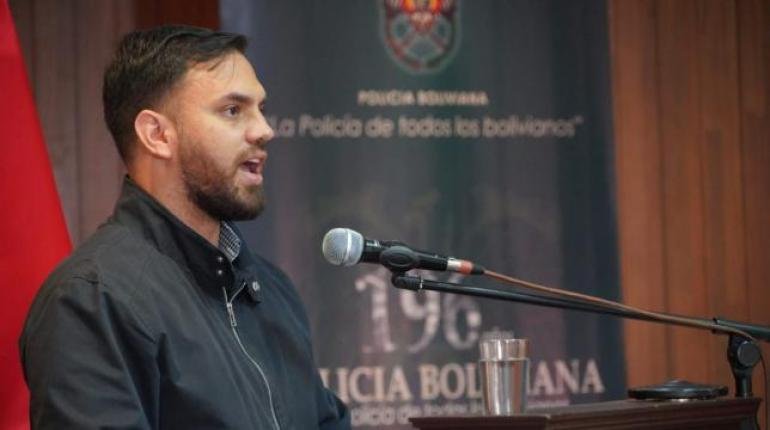 Desafío a Del Castillo y Lima por su militancia en el MAS