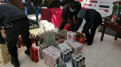 Destrucción de bebidas alcohólicas en Oruro