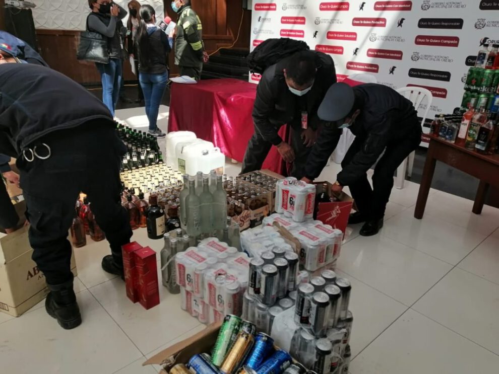 Destrucción de bebidas alcohólicas en Oruro