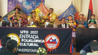 Entrada Folklórica Cultural Universitaria en Oruro