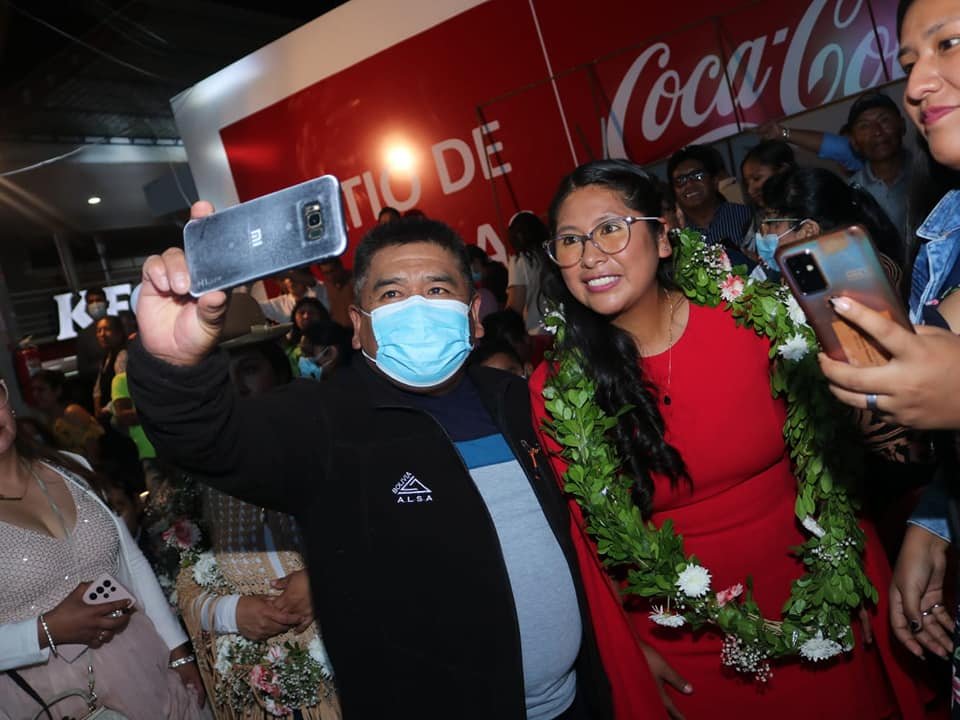 Alcaldesa Eva Copa inauguró el stand de El Alto en Expocruz
