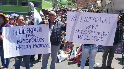 Adepcoca marcha exigiendo la liberación de sus dirigentes