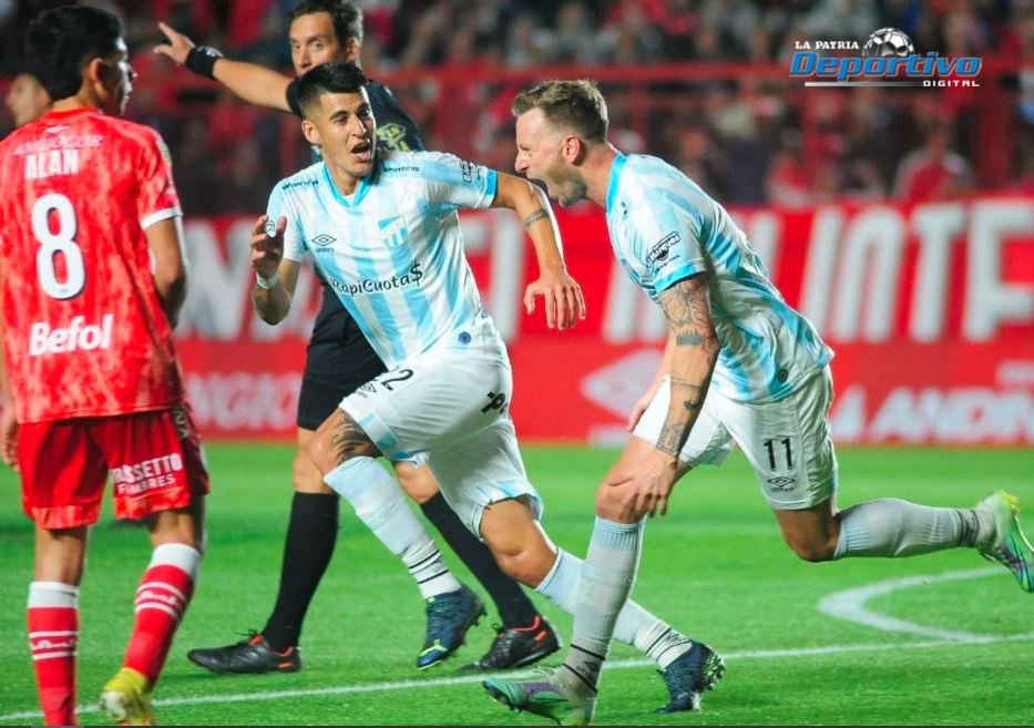 Cristian Menéndez anotó dos goles en el partido de Atlético Tucumán