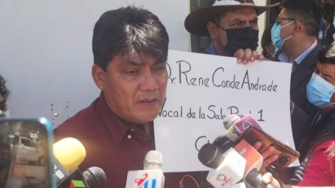 Héctor Arce critica al vocal en Sucre