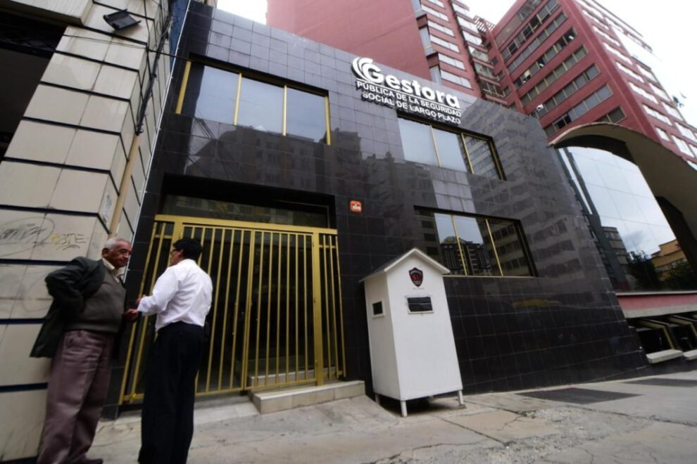 Mineros de Colquiri marchan en La Paz por el traspaso de sus aportes a la Gestora Pública