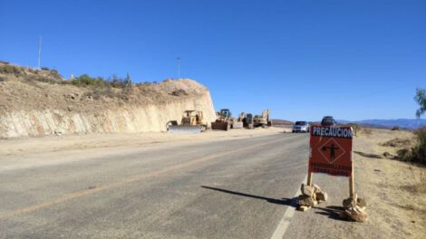 Construcción de la carretera Sucre-Yamparáez