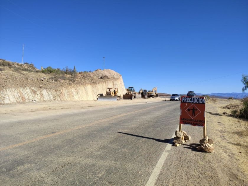 Construcción de la carretera Sucre-Yamparáez