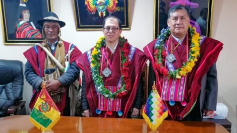 Fiscal colombiano Francisco Barbosa visita Tiwanaku para conocer sobre justicia originaria