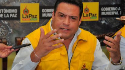 Luis Revilla en conferencia de prensa