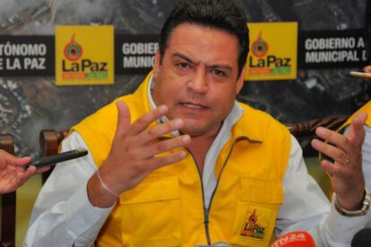 Luis Revilla en conferencia de prensa