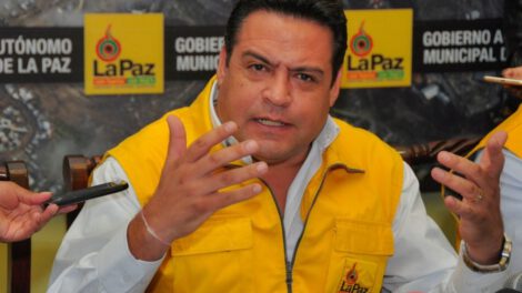 Luis Revilla en conferencia de prensa