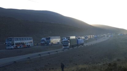 Bloqueo carretera Oruro-La Paz por mineros de Colquiri
