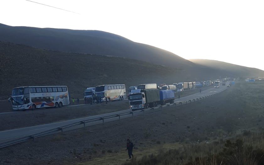 Bloqueo carretera Oruro-La Paz por mineros de Colquiri