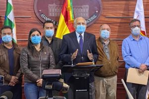 Investigación de licencias en CC liderada por Carlos Mesa