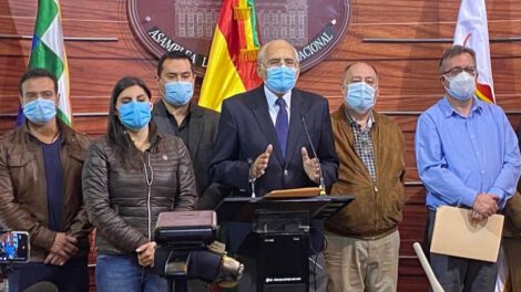 Investigación de licencias en CC liderada por Carlos Mesa