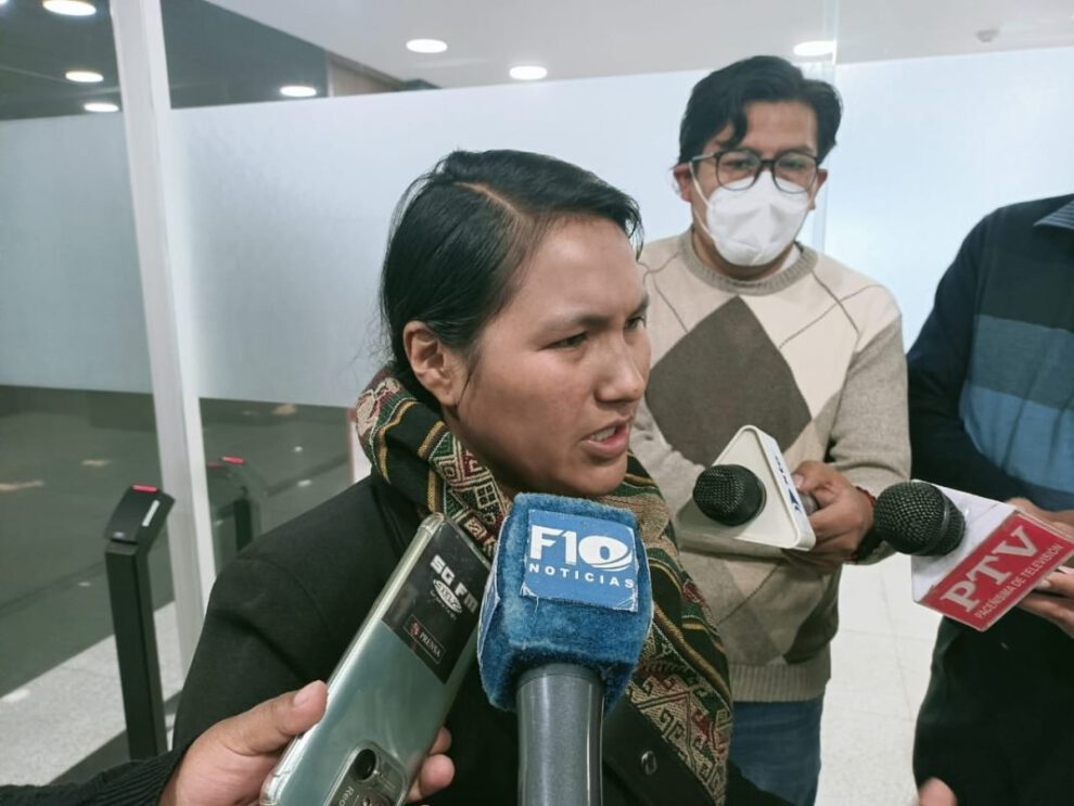Conflicto Adepcoca: Diputada Pachacuti anuncia petición de informe oral a dos ministros