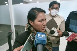 Conflicto Adepcoca: Diputada Pachacuti anuncia petición de informe oral a dos ministros