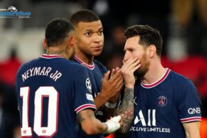 Mbappé condicionó su renovación en el PSG a la contratación de un delantero
