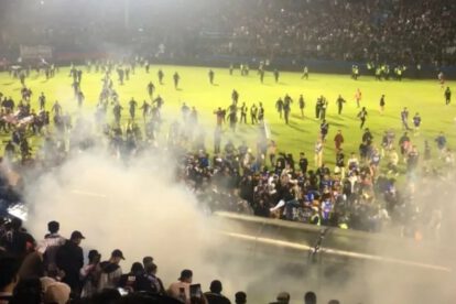 Estampida en estadio de fútbol en Indonesia