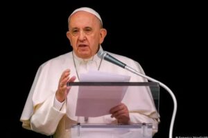 Papa Francisco suplica a Putin que frene la guerra por amor a su pueblo