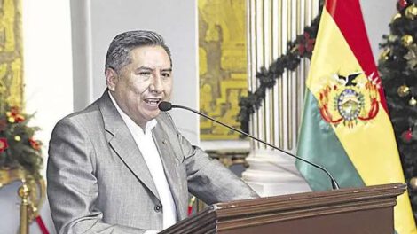 El Canciller Rogelio Mayta discute el fraude electoral 2019