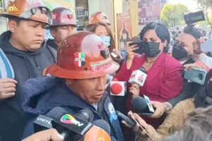 Bloqueo carretera Oruro La Paz por mineros de Colquiri