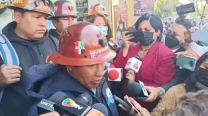 Bloqueo carretera Oruro La Paz por mineros de Colquiri