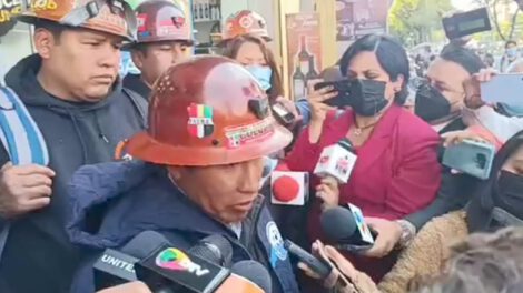Bloqueo carretera Oruro La Paz por mineros de Colquiri