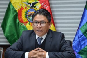 Iván Lima llama irresponsable a Evo Morales por desconocer la Constitución