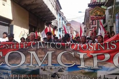 Cívicos de Potosí protestando por el Censo Población y Vivienda