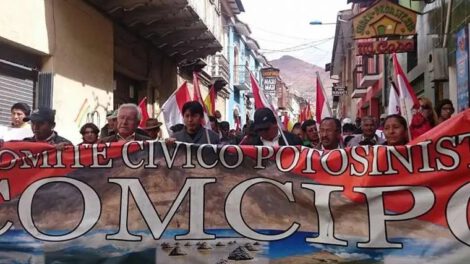 Cívicos de Potosí protestando por el Censo Población y Vivienda