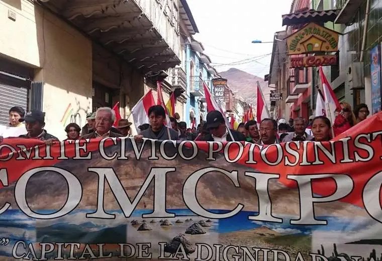 Cívicos de Potosí protestando por el Censo Población y Vivienda