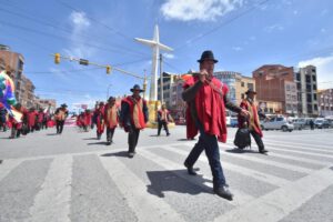 Movilización de los Ponchos Rojos rumbo a La Paz