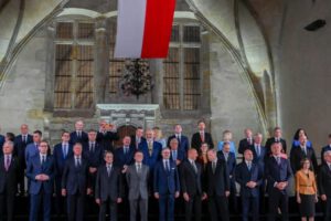 Frente unido contra Rusia en la cumbre europea en Praga