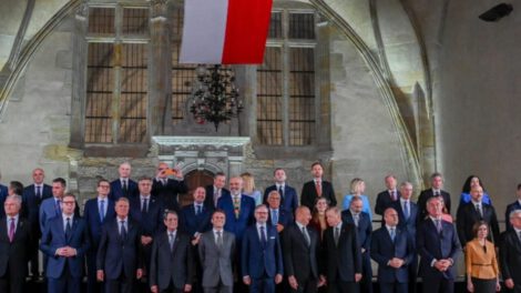Frente unido contra Rusia en la cumbre europea en Praga